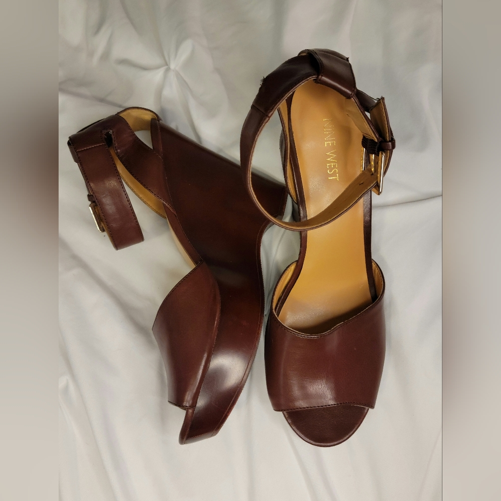 Nine West || Platform Wedges || Dark Plum || Ankle straps || Size 9.5
